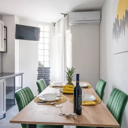 Solis Del Mar Colosseum Apartment