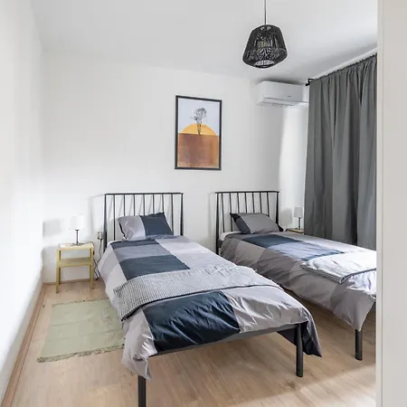 Solis Del Mar Colosseum Apartment