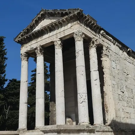Solis Del Mar Colosseum